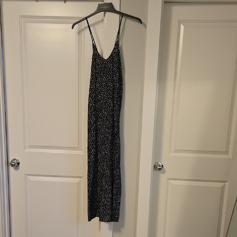 Like-new Old Navy Black and White Spotted Maxi Dress